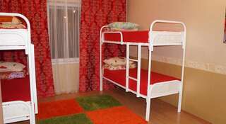 Хостел Красный диван Екатеринбург Кровать в общем 6-местном номере-3