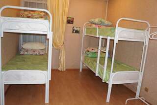 Хостел Красный диван Екатеринбург  Кровать в общем номере для мужчин-1